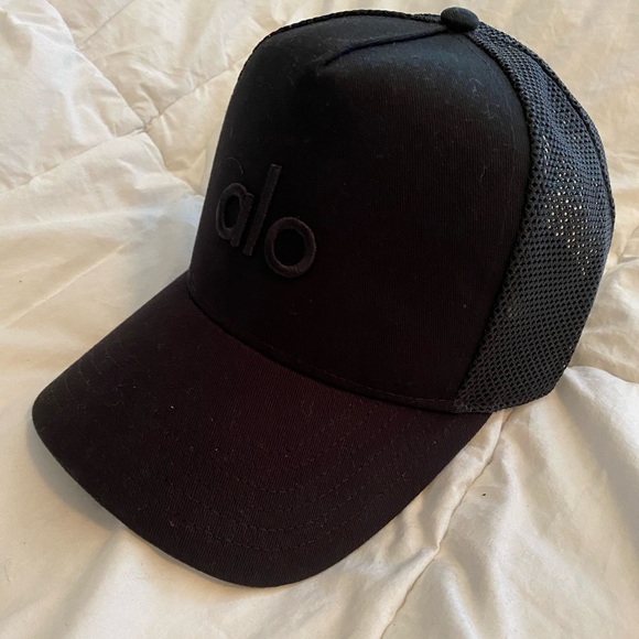ALO Yoga Accessories - Alo Trucker hat